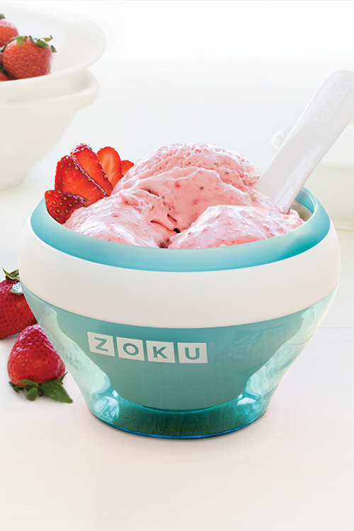 Helado de fresas en bol Zoku