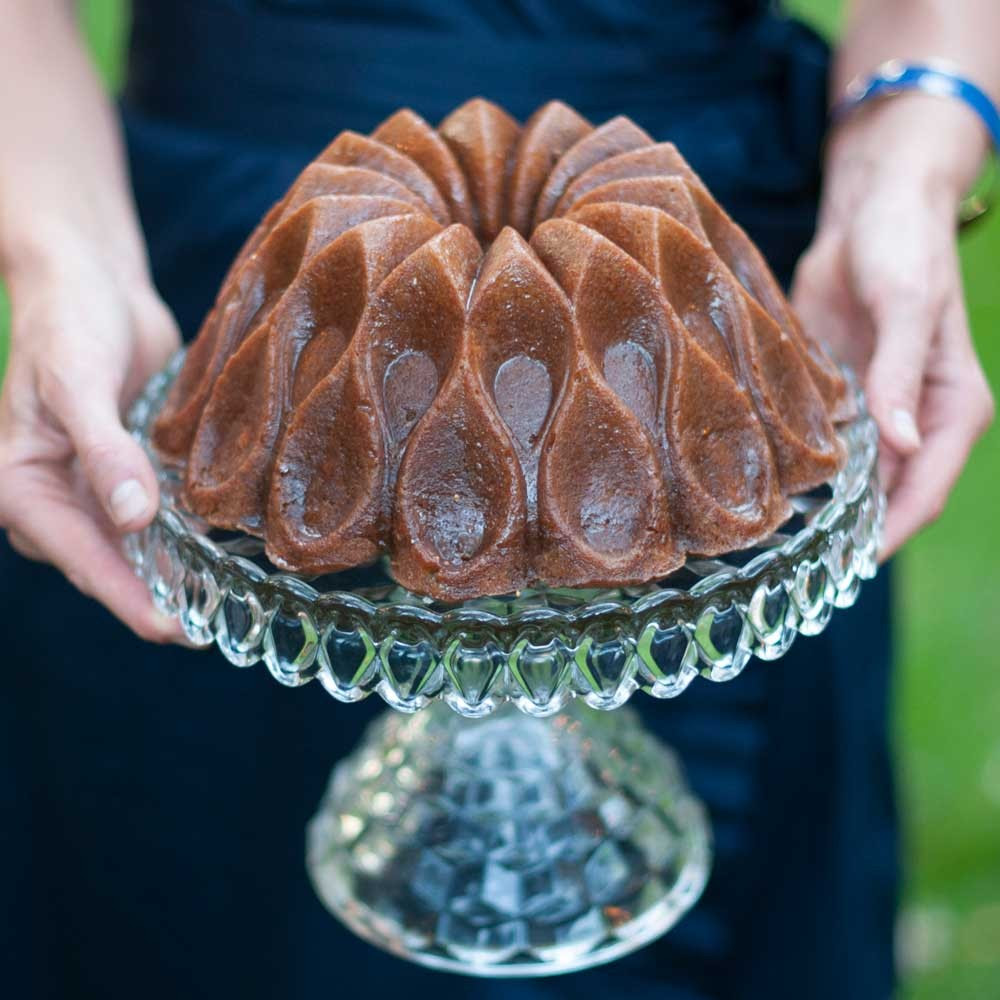 molde bundt crown en stand